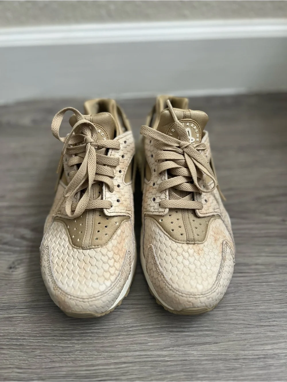 Nike Women's Beige Tan Textured Low-Top Sneakers